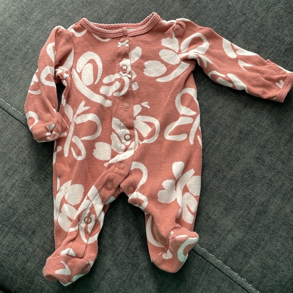 Carter’s newborn sleepers - Picture 2 of 3
